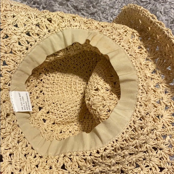 Floppy beach hat - Picture 2 of 2